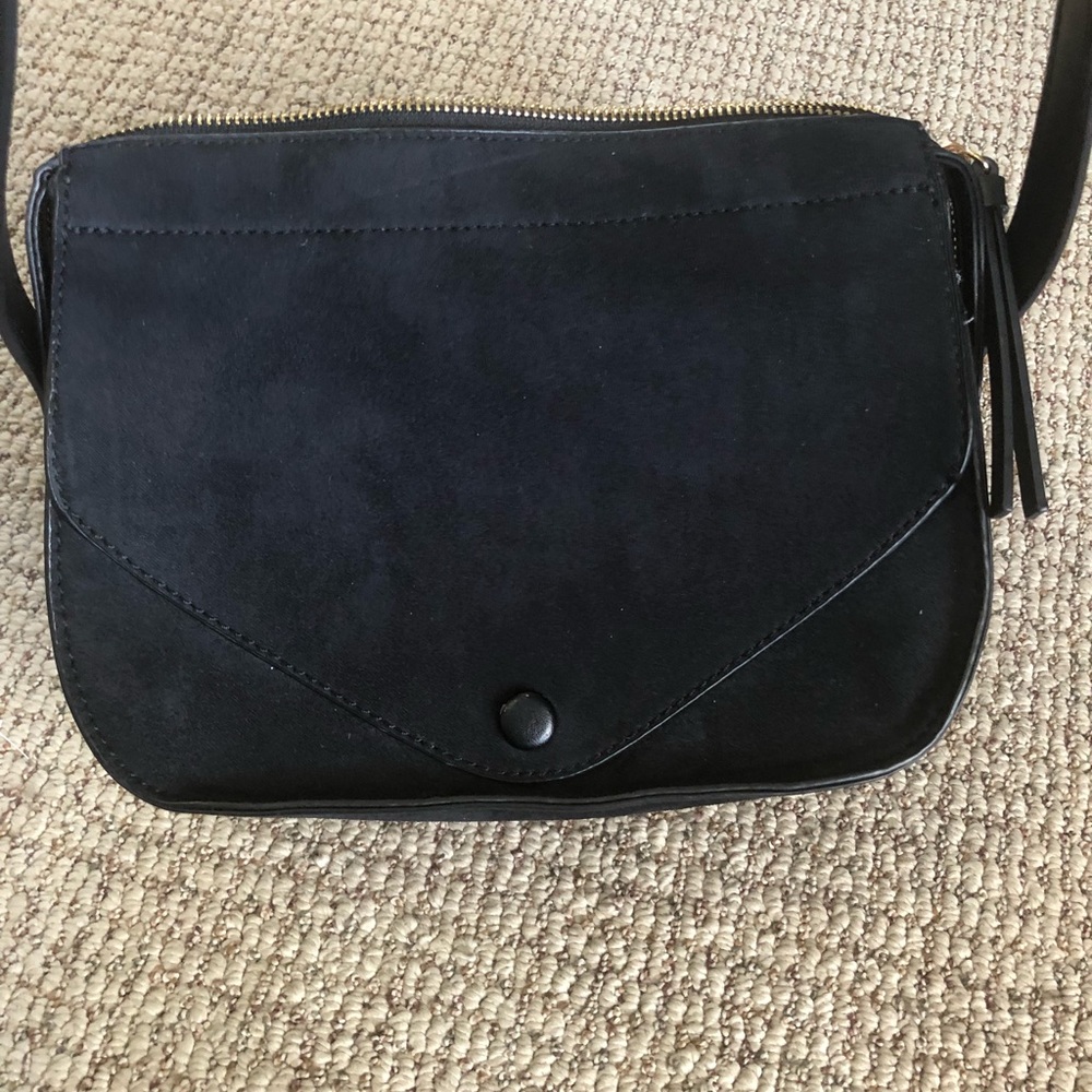 Cross-body or shoulder strap purse 🖤